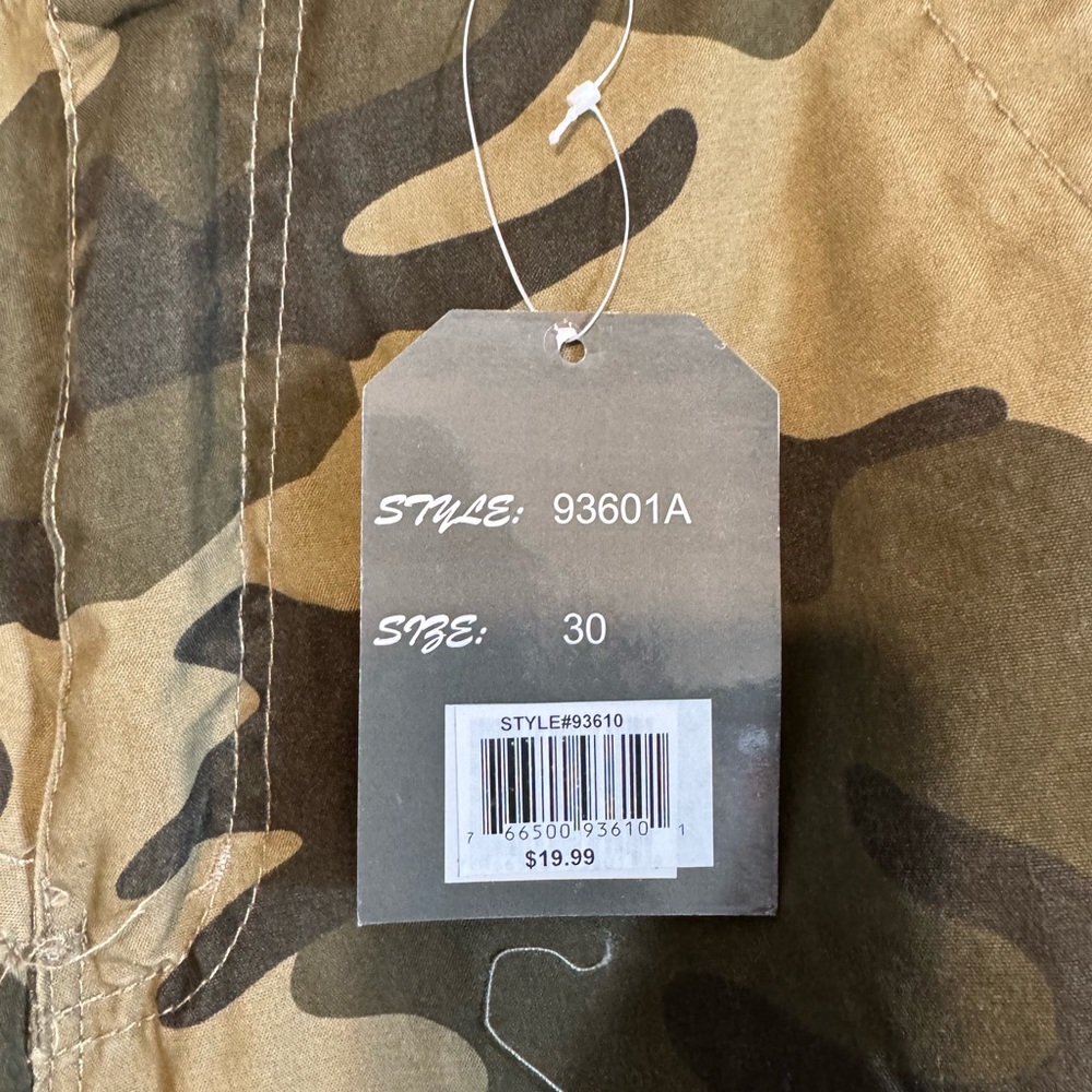 Fourcast Army Camouflage Cargo Shorts Men’s Size 30 NWT - Picture 2 of 4